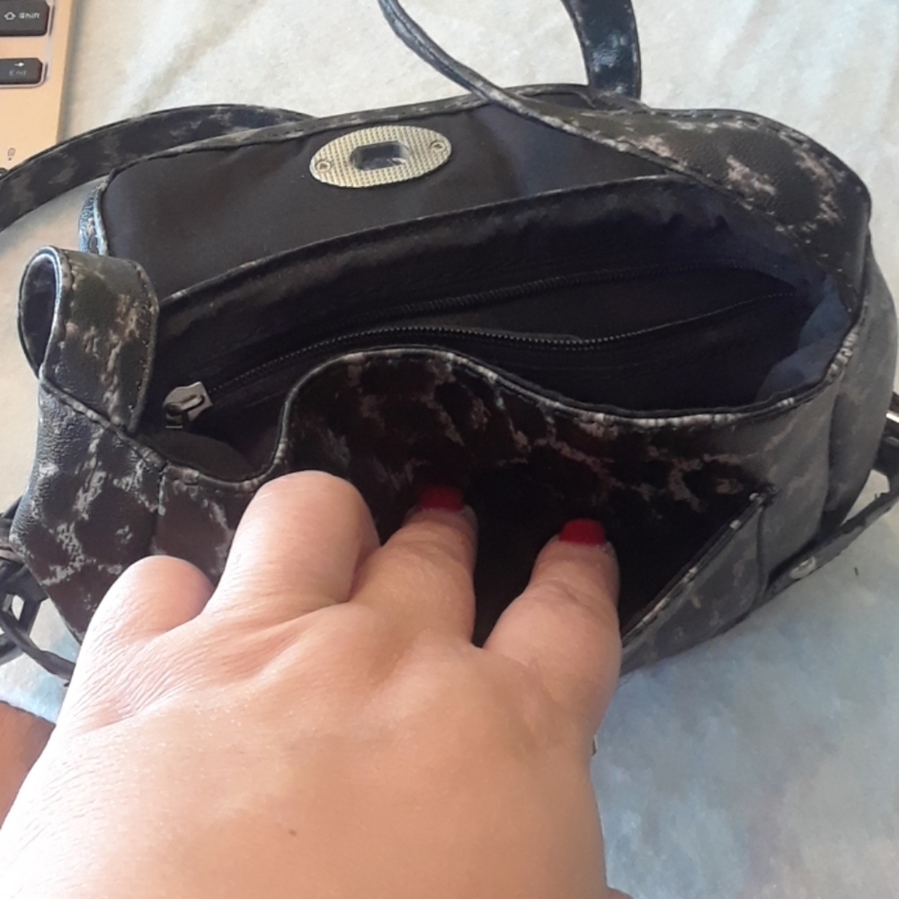 ***Cesca animal print crossbody bag - Picture 4 of 5